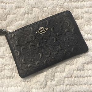 NWT Corner Zip Black Wristlet In Signature Leather